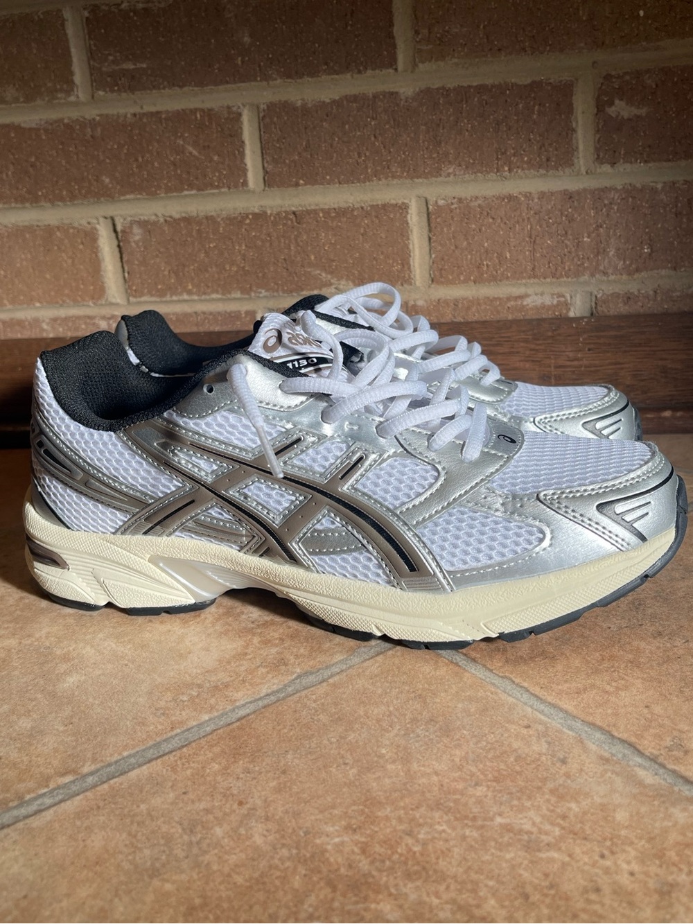 Asics White Silver Black Athletic Running Shoes - Picture 5 of 7